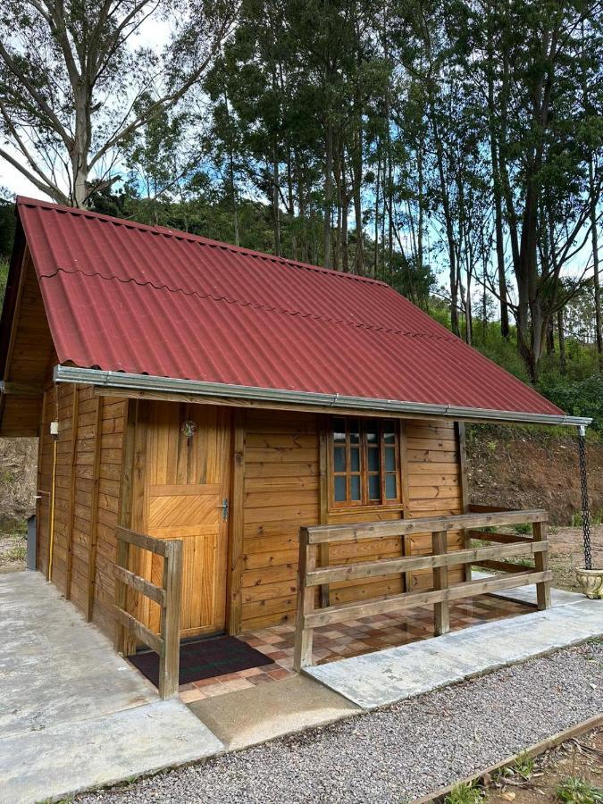 Pousada Pedra Da Mata Chales Na Montanha Munhoz Bagian luar foto