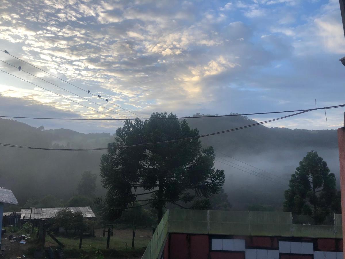 Pousada Pedra Da Mata Chales Na Montanha Munhoz Bagian luar foto