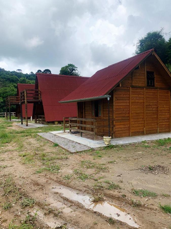 Pousada Pedra Da Mata Chales Na Montanha Munhoz Bagian luar foto