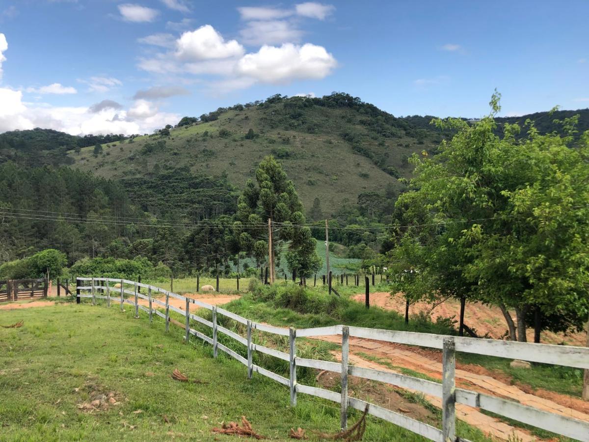 Pousada Pedra Da Mata Chales Na Montanha Munhoz Bagian luar foto