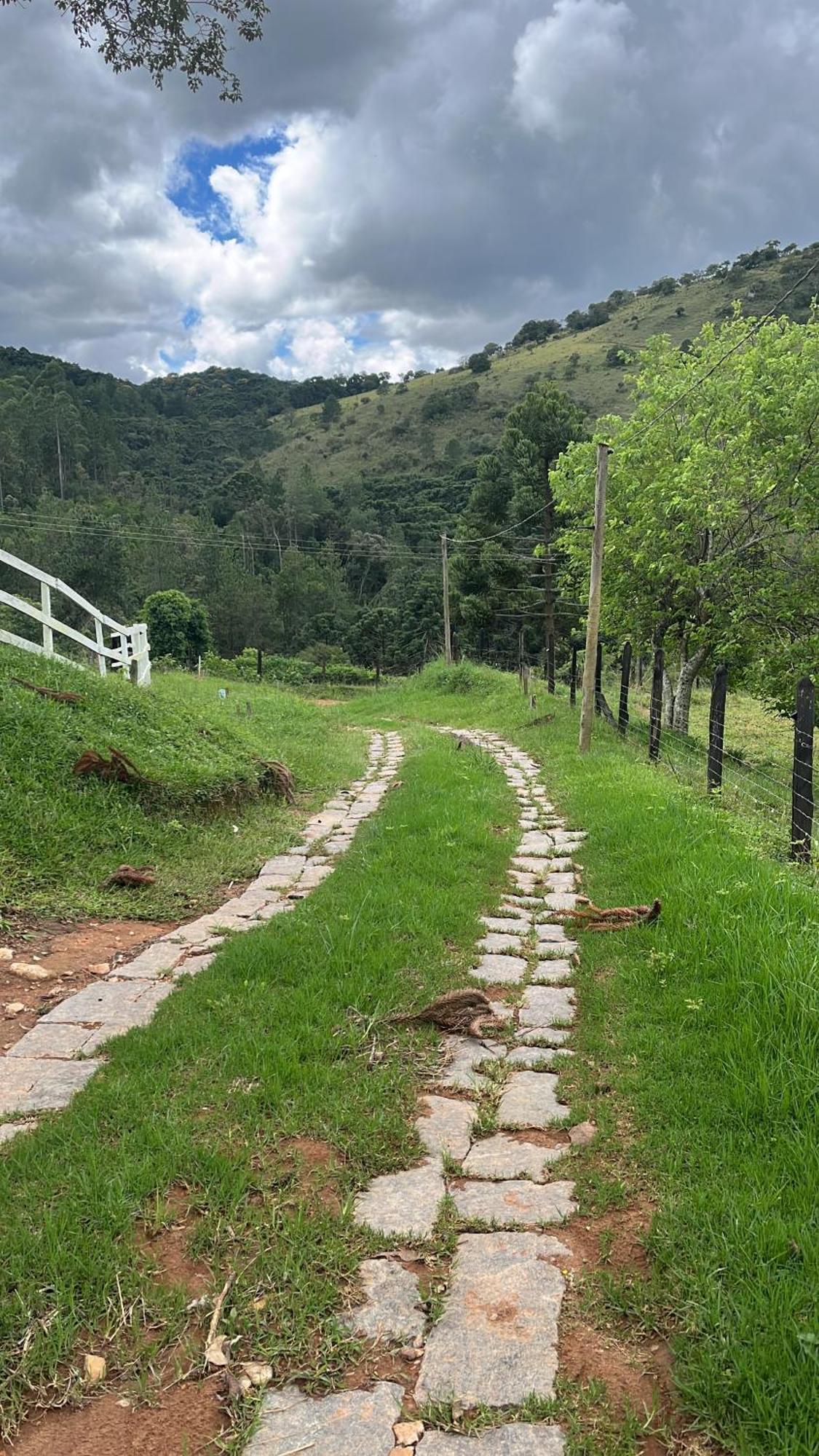 Pousada Pedra Da Mata Chales Na Montanha Munhoz Bagian luar foto