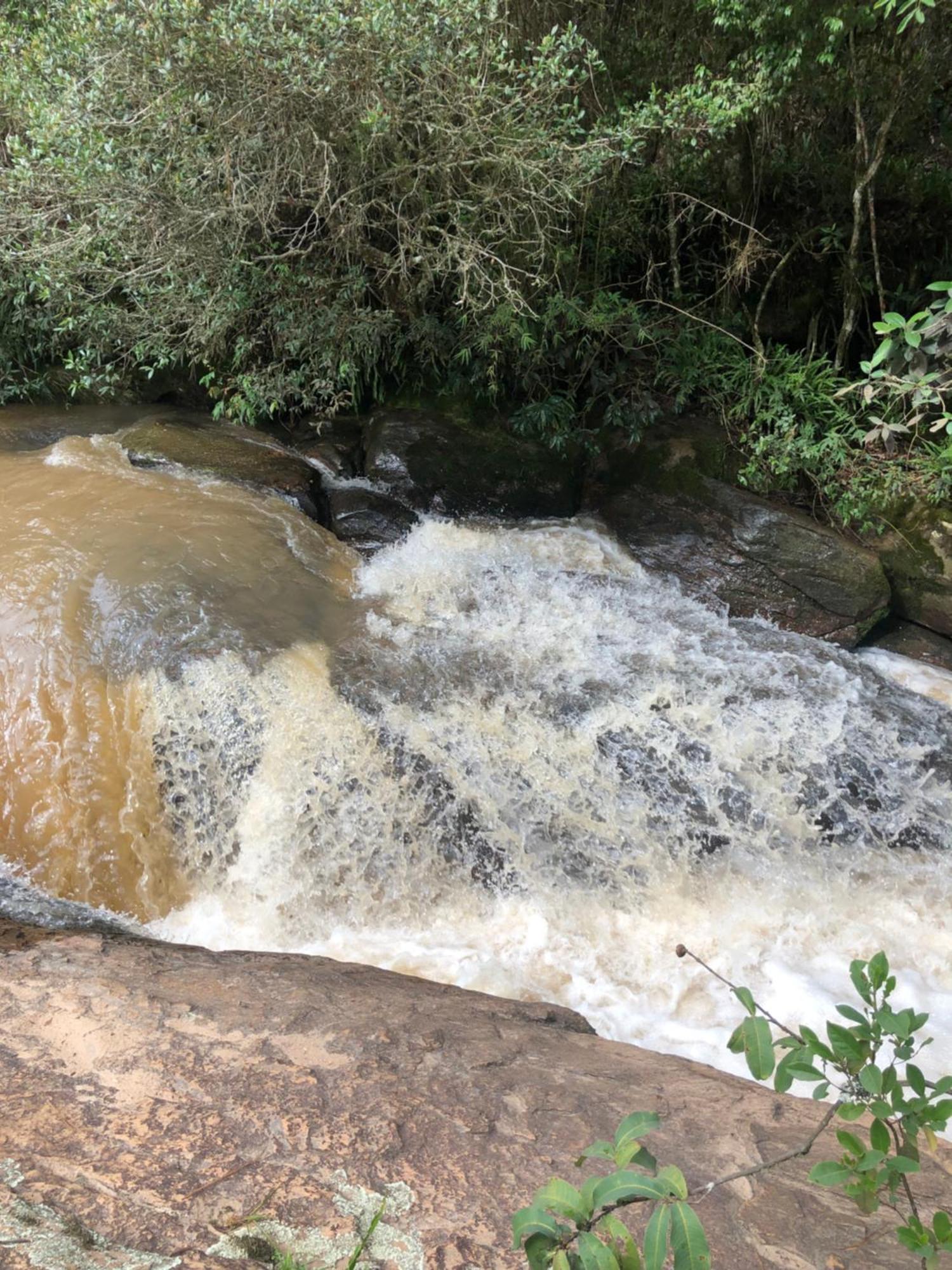Pousada Pedra Da Mata Chales Na Montanha Munhoz Bagian luar foto